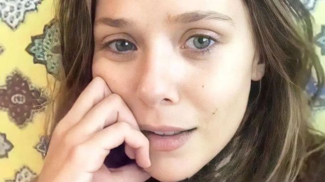 Adu Gaya Greta Irene dan Elizabeth Olsen (Instagram/@elizabethoslenofficial)