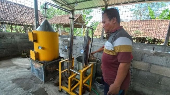 Dapat Bantuan Mesin Pirolisis, Warga Siten Bantul Ubah Limbah Sampah Plastik Jadi Minyak Tanah