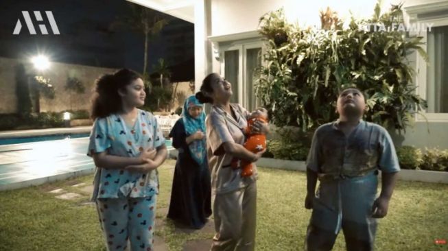 Momen Ameena Piknik di Rumah Krisdayanti (YouTube/AH)