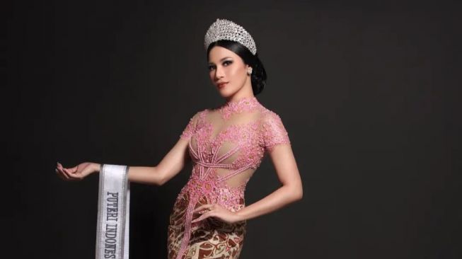 Masuk 4 Besar, Charmelitha Dhita Oktivia Minta Dukungan Warga Kepri  di Grand Final Puteri Indonesia 2022