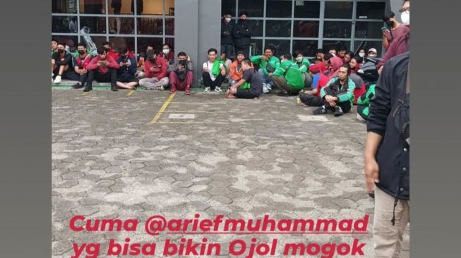 acara bagi-bagi vespa Arief Muhammad (Instagram/@ariefmuhammad)