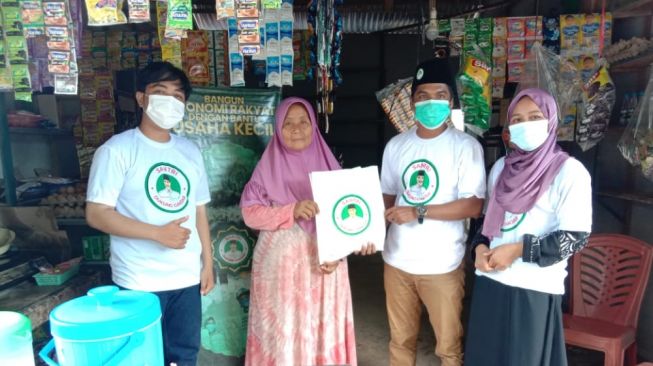 Bantu UMKM dengan Beri Modal dan Borong Dagangan, Ganjar Dapat Dukungan dari Santri di Kalbar