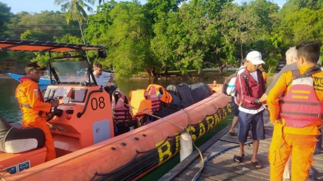 Dua Warga Prancis Selamat dari Kandasnya Kapal Ikan Terbang di Sumbawa