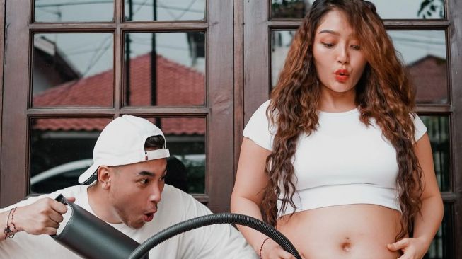 Potret Krisjiana Bongkar Proses Terjadinya Baby Xarena (instagram/@krisjianabah)