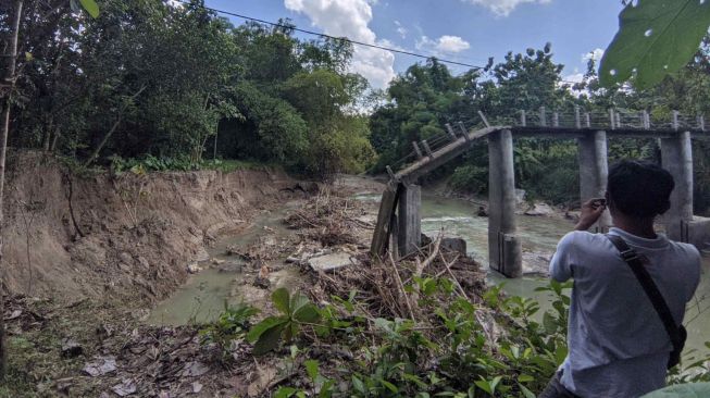 Jembatan di Desa Bancer Bojonegoro Ambrol, Akses Dua Dusun Terputus