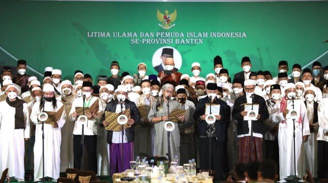 Abuya Muhtadi Dimyathi Pandeglang Beri Dukungan untuk Sandiaga Uno