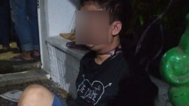 Teror Remaja dengan Menunjukkan Kemaluannya, Seorang Pria di Duren Sawit Babak-belur Dihajar Massa