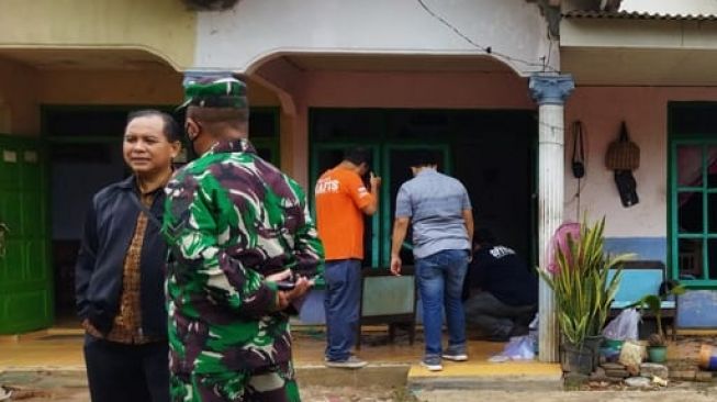 Kades di Lumajang Ini Ajak Kawan-kawannya Rusak Rumah Warga Sambil Bawa Pedang