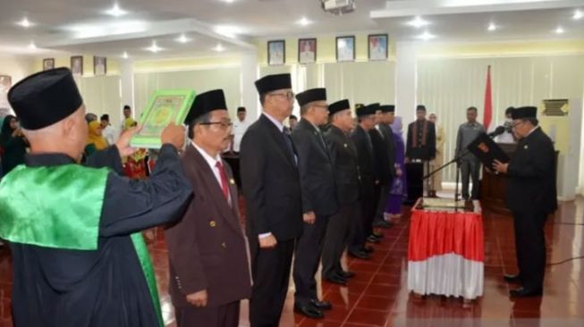 Lantik Pejabat Eselon II, Bupati Agam Sampaikan Ini