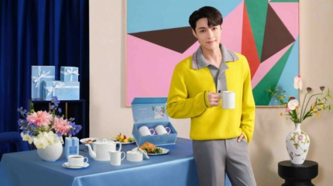 Lay EXO Jadi Brand Ambassador Produk Tembikar Mewah Asal Inggris 'Wedgwood'