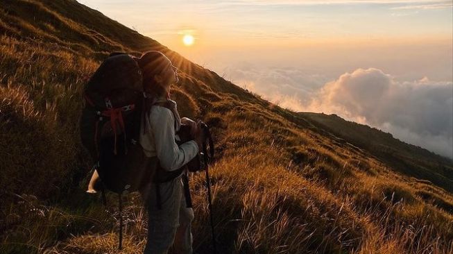 Momen Angela Gilsha Naik Gunung (Instagram/@angelgilsha)