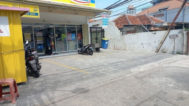 Diduga Curi Parfum di Minimarket, Seorang Pria Babak Belur Diamuk Warga Buki Duri