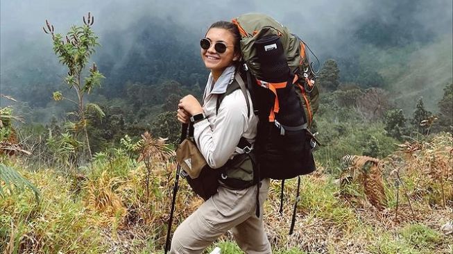 Momen Angela Gilsha Naik Gunung (Instagram/@angelgilsha)