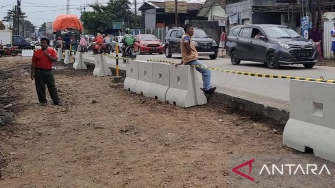 Beton Setebal 27 Sentimeter Akan Digunakan untuk Proses Pelebaran Jalan Cikarang-Cibarusah