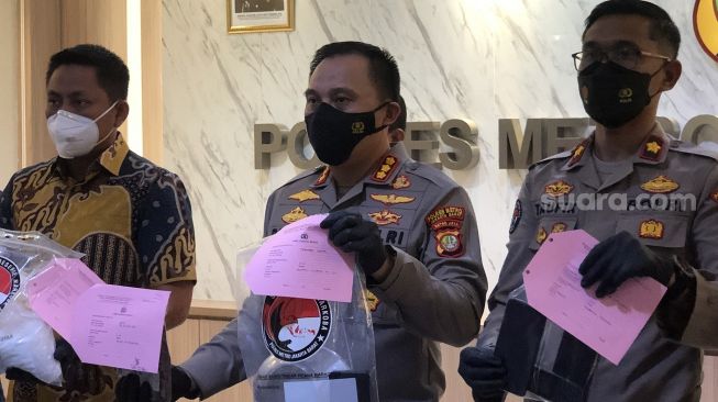 Ringkus 2 Pengedar Narkoba, Polres Metro Jakarta Barat Amankan 2,4 Kg Sabu