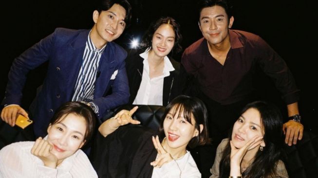 Kedekatan Song Hye Kyo dan Kim Joo Heon dalam Drama Now We are Breaking Up (Instagram/@zu_hun_kim)