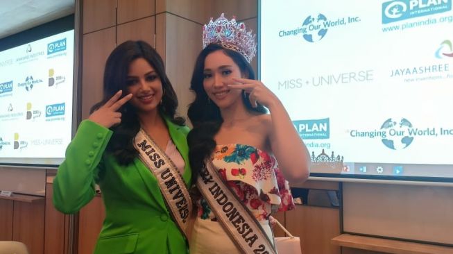 Puteri Indonesia 2022 dan Miss Universe 2021 [Suara.com/Rena Pangesti]