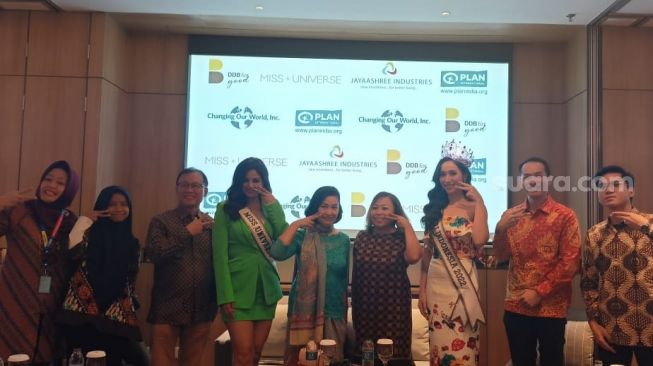 Puteri Indonesia 2022 dan Miss Universe 2021 [Suara.com/Rena Pangesti]