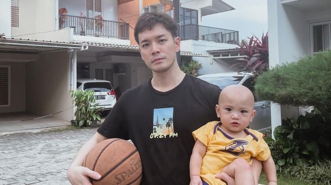  Potret Anthony Xie momong anak (Instagram/@anthonyxie_)