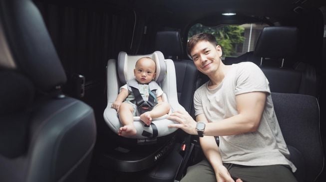  Potret Anthony Xie momong anak (Instagram/@anthonyxie_)