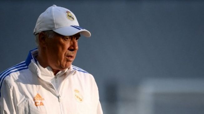 Pelatih Real Madrid Carlo Ancelotti memimpin sesi latihan jelang final Liga Champions kontra Liverpool di Stade de France, Saint-Denis, Paris, Prancis, Jumat (27/5/2022). [AFP]