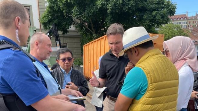 Gubernur Jawa Barat mengikuti langsung pencarian putranya Emmeril Khan Mumtadz (23) atau Eril yang hilang di Sungai Aare, Bern, Swiss. [Kemlu.go.id]