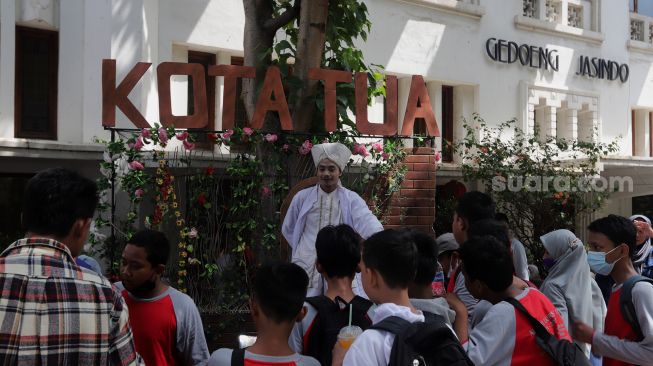 Liburan di Tanggal Merah, Ribuan Pengunjung Padati Kota Tua