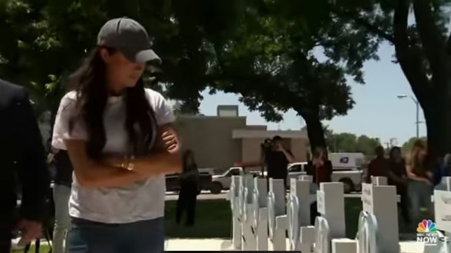 Meghan Markel Kunjungi Monumen Korban Penembakan Massal di Texas