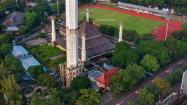 Fakta Menarik Masjid Sriwedari yang Sempat Viral Hoaks Menaranya Ambruk