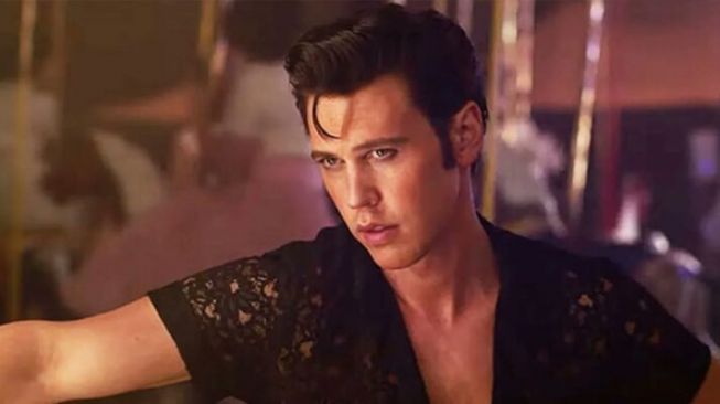 Austin Butler perankan Elvis Presley.