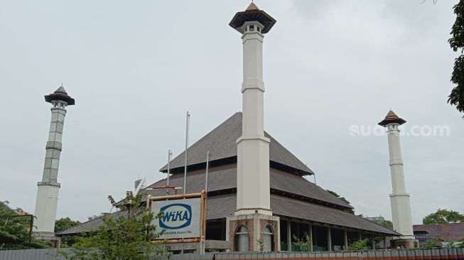 Meski Proyek Mandek, Bangunan Menara Masjid Sriwedari Dipastikan Masih Kuat dan Aman