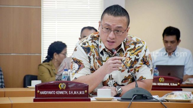 Anggota DPRD DKI Jakarta dari Fraksi PDI Perjuangan (PDIP), Hardiyanto Kenneth. [Suara.com/Fakhri Fuadi]