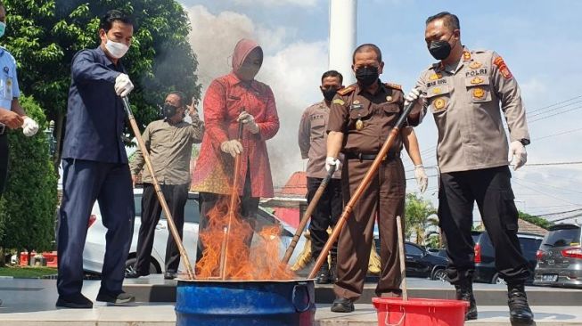 Musnahkan Barang Bukti Sabu Sebanyak 230,85 gram, Kapolres Sleman: Kita Berhasil Selamatkan 3.000 Generasi Muda