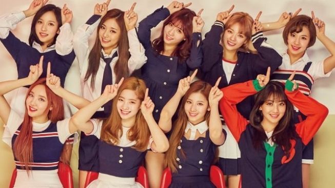 MV "SIGNAL" TWICE Berhasil Mencapai 300 Juta Views