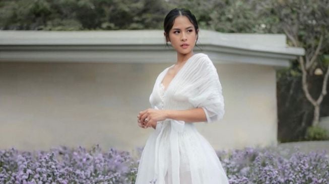 Tak Kalah Memesona dari Gaun Pengantin, Intip Indahnya Detail Wedding Robe Maudy Ayunda