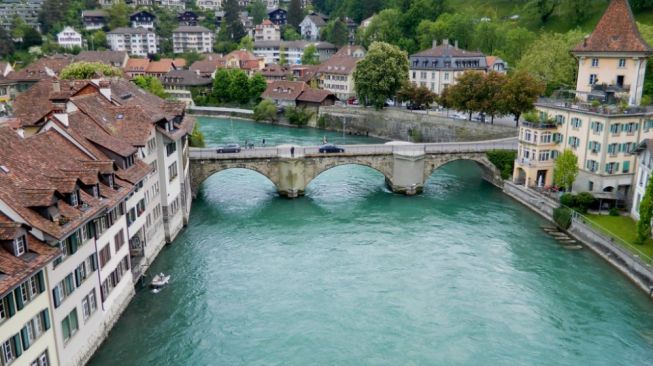 Misteri Patung Tanpa Identitas di Sungai Aare Swiss