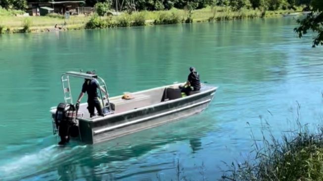Hari Kelima Pencarian Eril Difokuskan di 2 Lokasi Ini, Polisi Swiss Sisir Sungai Aare dari Berjalan Kaki hingga Menyelam