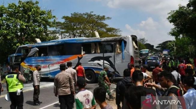 Bus Sugeng Rahayu Terguling di Madiun, Belasan Penumpang Terluka