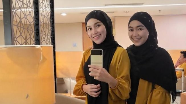 Momen Ayu Ting Ting Berangkat Umrah (Instagram/ayutingting92)