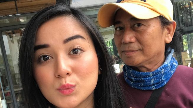 Artis Berseteru dengan Ayah Kandung (Instagram/@juwitabaharsanjaya11)