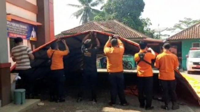 Puskesmas Sukaraja Penuh, BPBD Dirikan Tenda