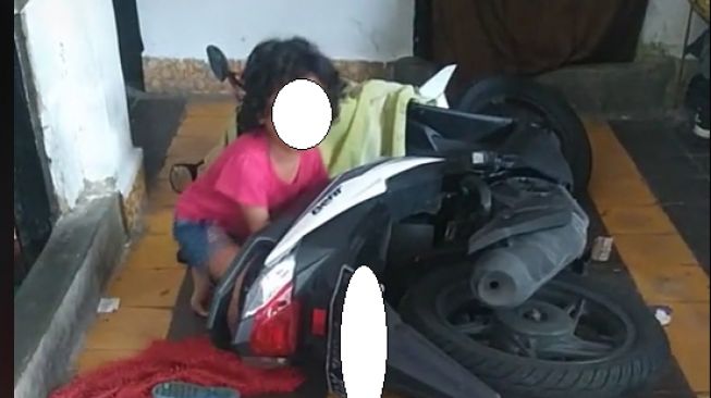 Heboh Bocil Nangis di Dekat Honda BeAT yang Terjatuh, Aksi Tak Terduga yang Dilakukan Bikin Publik Melongo