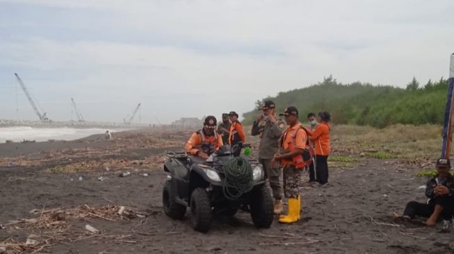 Basarnas Temukan Jasad Nakhoda di Pantai Pulau Pamujaan Serang