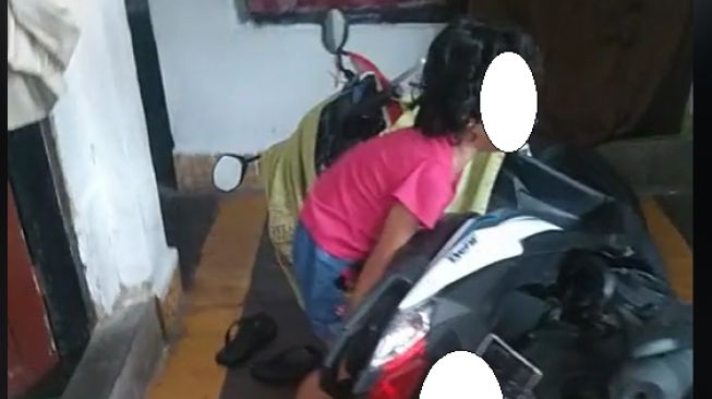 Aksi bocil keluarkan kekuatan tak terduga saat menangis (TikTok)