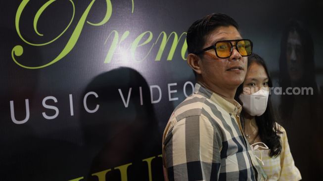 Penyanyi Andika Mahesa ditemui saat acara rilis music video "Terhukum Rindu" di Epicentrum XXI, Jakarta, Rabu (1/6/2022). [Suara.com/Angga Budhiyanto]