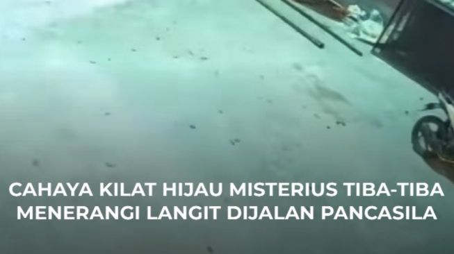 Viral, Cahaya Hijau Misterius Muncul di Langit Pontianak, Warga: Seperti Meteor Jatuh