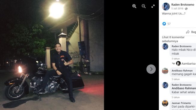 Raden Brotoseno dengan moge Harley-Davidson (Facebook)