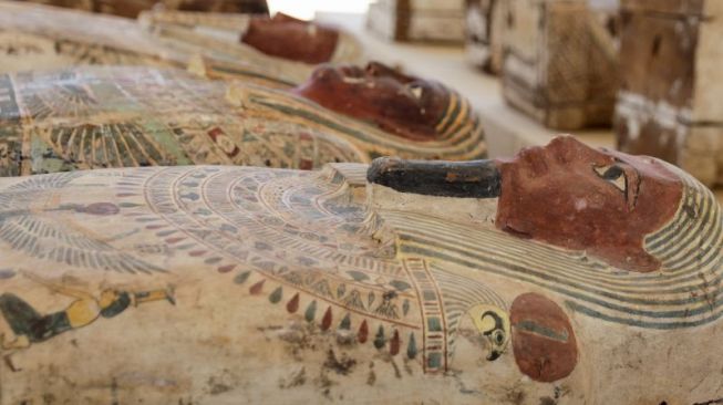 Harta Karun Ditemukan di Makam Mesir Kuno: Ada Jimat, Patung Kayu Disepuh Emas hingga Tulisan Mantra Kematian