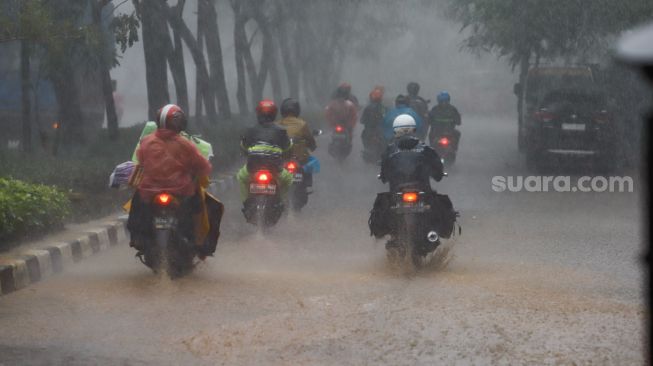 Prakiraan Cuaca Jakarta Rabu 3 Agustus: Siang Sebagian Besar Wilayah DKI Hujan