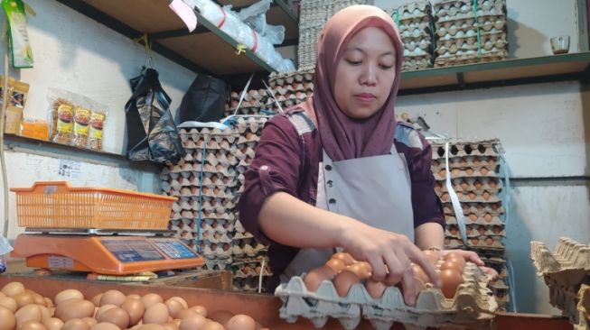 Harga Telur Ayam di Sumsel Mulai Naik, Emak-Emak Makin Bingung